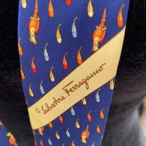 Ferragamo tie parrots
